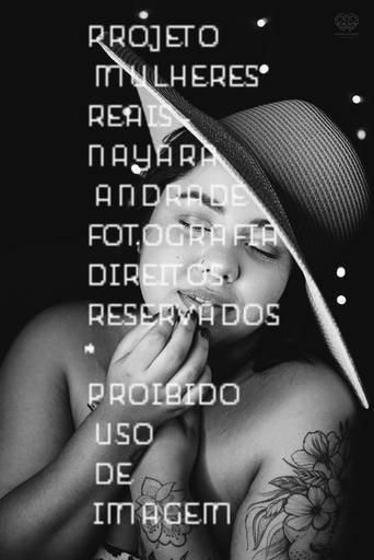 ensaios de mulheres exaltando a beleza feminina feitos no estudio da fotografa nayara andrade fotografia fotografa multi premiada no mundo mulheres reais em fotos espontaneas de boudoir sensual e fotos delicadas e leves no colchao em santos litoral e 