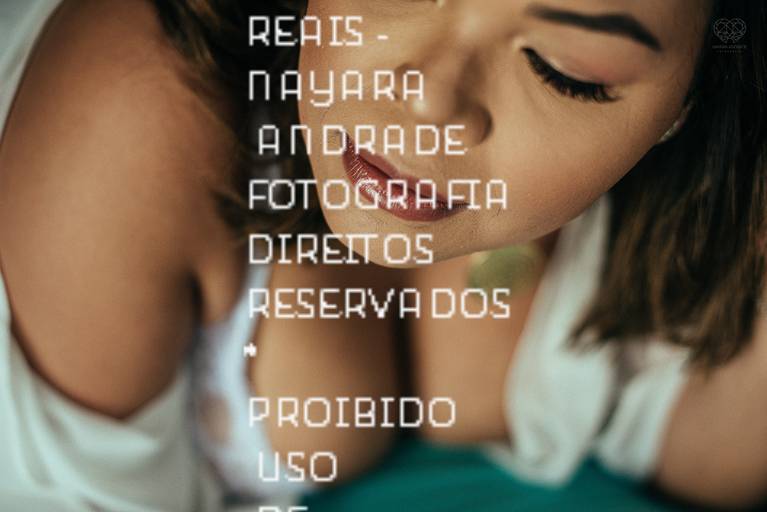 fotografia boudoir de ensaios femininos exaltando a beleza e sensualidade natural da mulher feitos pela fotografa premiada nayara andrade retratista premiada fotos para mulheres reais  com todo tipo fisico plus size e mulheres empoderadas