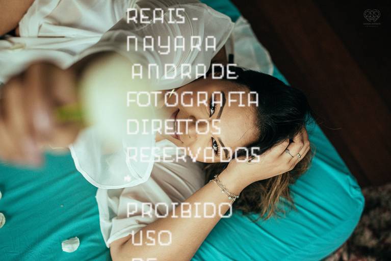 fotografia boudoir de ensaios femininos exaltando a beleza e sensualidade natural da mulher feitos pela fotografa premiada nayara andrade retratista premiada fotos para mulheres reais  com todo tipo fisico plus size e mulheres empoderadas