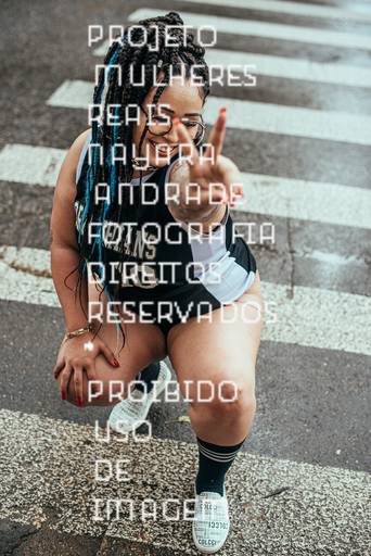 ensaios de mulheres exaltando a beleza feminina feitos no estudio da fotografa nayara andrade fotografia fotografa multi premiada no mundo mulheres reais em fotos espontaneas de boudoir sensual e fotos delicadas e leves no colchao em santos litoral e 