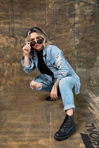 fotografia boudoir de ensaios femininos exaltando a beleza e sensualidade natural da mulher feitos pela fotografa premiada nayara andrade retratista premiada fotos para mulheres reais  com todo tipo fisico plus size e mulheres empoderadas