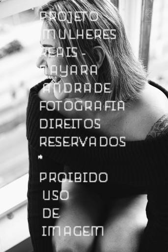 ensaios de mulheres exaltando a beleza feminina feitos no estudio da fotografa nayara andrade fotografia fotografa multi premiada no mundo mulheres reais em fotos espontaneas de boudoir sensual e fotos delicadas e leves no colchao em santos litoral e 
