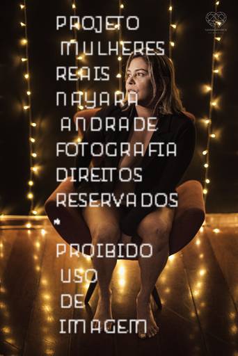 ensaios de mulheres exaltando a beleza feminina feitos no estudio da fotografa nayara andrade fotografia fotografa multi premiada no mundo mulheres reais em fotos espontaneas de boudoir sensual e fotos delicadas e leves no colchao em santos litoral e 