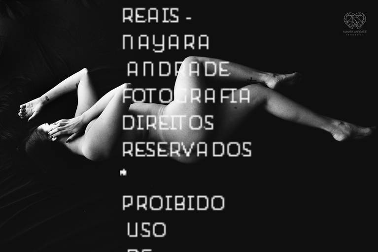 ensaios de mulheres exaltando a beleza feminina feitos no estudio da fotografa nayara andrade fotografia fotografa multi premiada no mundo mulheres reais em fotos espontaneas de boudoir sensual e fotos delicadas e leves no colchao em santos litoral e 