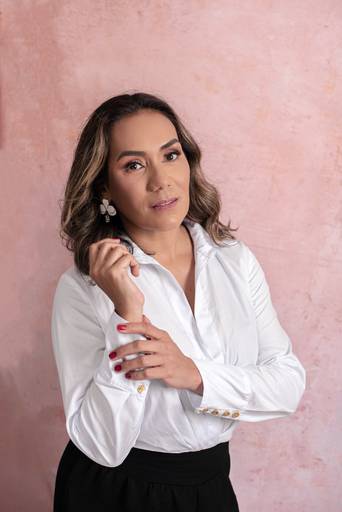 Fotografia para empresarios e empreendedores foto retratos profissionais para posicionamento de marca feitos pela fotografa e artista nayara andrade premiada internacionalmente posicionamento de imagem e branding em santos atraves da fotografia