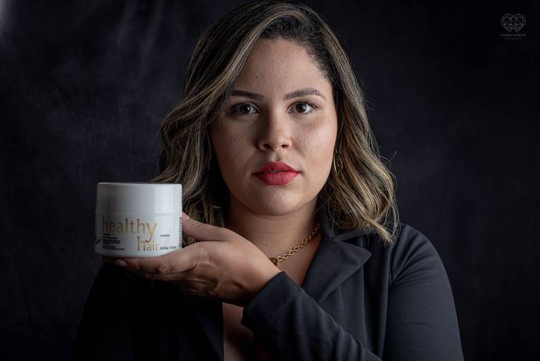 Fotos paras posicionamento de marca de empresa de salao de beleza cabelereiro e empreendedora feminina mulher Letycia Medeiros feitos pela fotografa premiada Nayara Andrade em Santos litoral de sao paulo fotos para empreendedores e posicionamento de marca