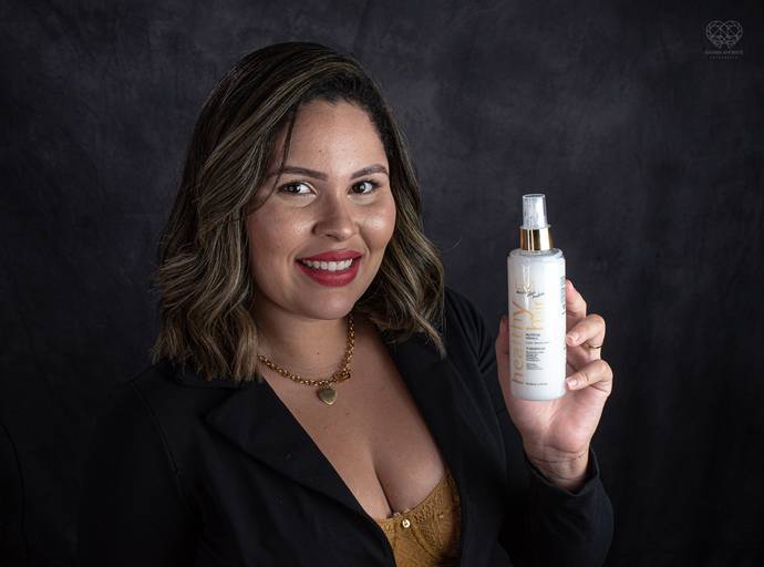 Fotos paras posicionamento de marca de empresa de salao de beleza cabelereiro e empreendedora feminina mulher Letycia Medeiros feitos pela fotografa premiada Nayara Andrade em Santos litoral de sao paulo fotos para empreendedores e posicionamento de marca