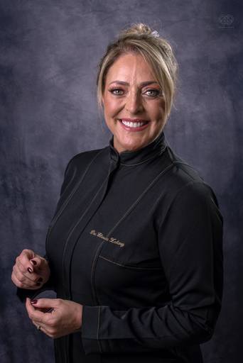 Fotografia para empresarios e empreendedores foto retratos profissionais para posicionamento de marca feitos pela fotografa e artista nayara andrade premiada internacionalmente posicionamento de imagem e branding em santos atraves da fotografia