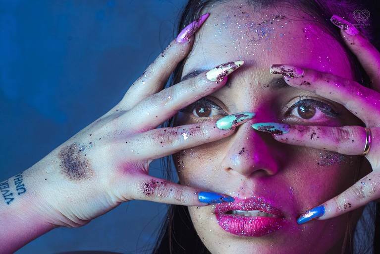 Fotos paras posicionamento de marca de empresa de manicure maluca divas nails para manicures  Fotos profissional feia pela fotografa premiada Nayara Andrade de santos litoral de sao paulo