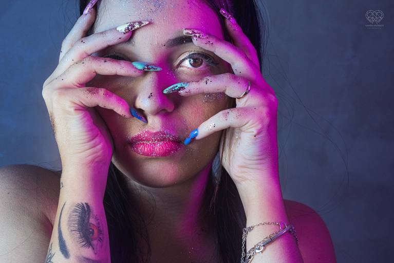 Fotos paras posicionamento de marca de empresa de manicure maluca divas nails para manicures  Fotos profissional feia pela fotografa premiada Nayara Andrade de santos litoral de sao paulo