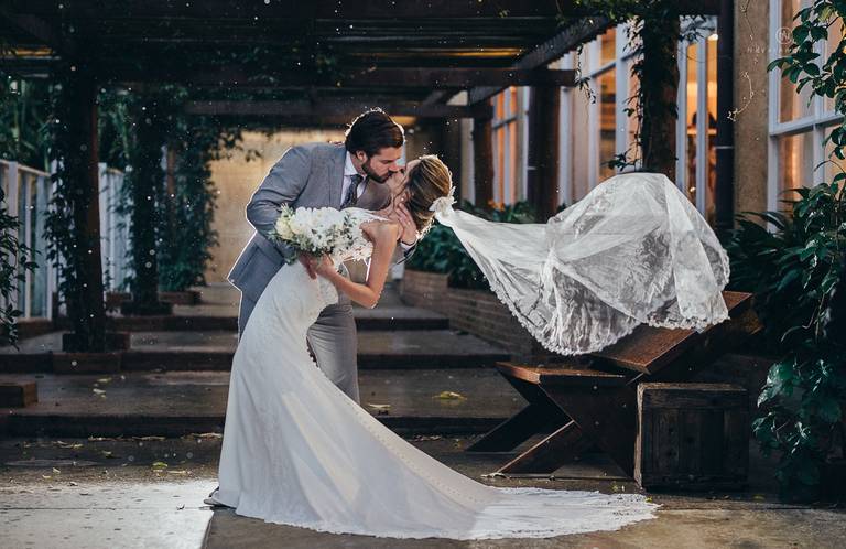 Fotografa mundialmente premiada com fotografias de casamento de impacto com arte emoçao foto de noivas e noivos diferenciado Nayara Andrade fotografia de Santos para Sao Paulo com pre wedding e destination wedding. Imagens incriveis de casamento