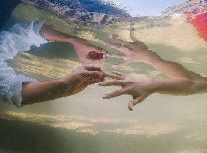 Fotografa mundialmente premiada com fotografias de casamento de impacto com arte emoçao foto de noivas e noivos diferenciado Nayara Andrade fotografia de Santos para Sao Paulo com pre wedding e destination wedding. Imagens incriveis de casamento