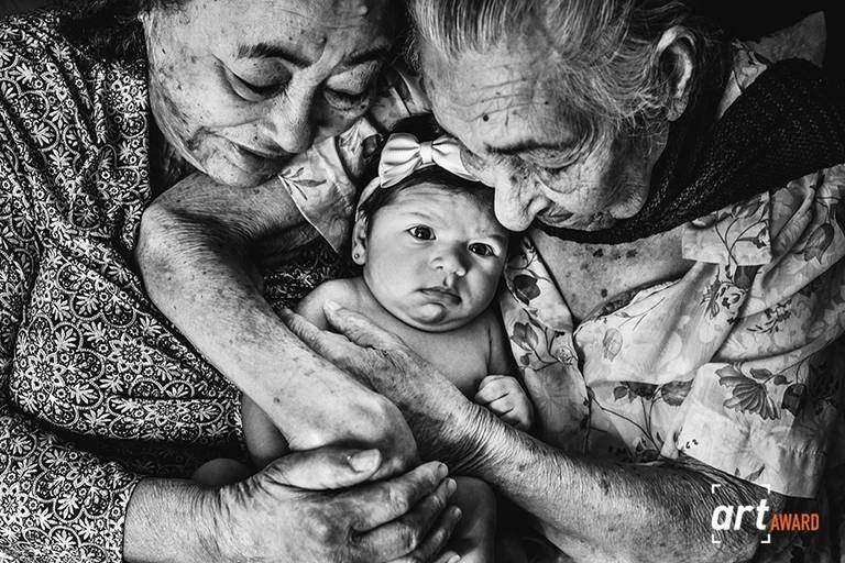Fotografa de santos na baixada santista mais premiada da regiao com premios internacionais em fotografia de casamento. Melhor fotografa de santos com premios internacionais Uma das fotografas mais premiadas do mundo meninanay
