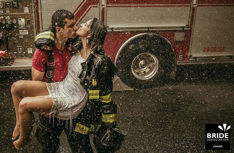 Fotografa de casamentos Nayara Andrade é a fotografa mais premiada do litoral de são paulo, entre os 10 melhores da bride e esta na lista dos 20 revelações do mundo!
