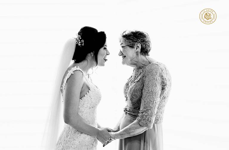 Fotografa de santos na baixada santista mais premiada da regiao com premios internacionais em fotografia de casamento. Melhor fotografa de santos com premios internacionais Uma das fotografas mais premiadas do mundo meninanay