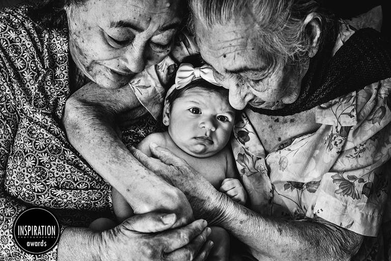 Fotografofotografa mais premiada da baixada santista santos sao vicente e praia grande com fotografias impactantes e sensiveis. Fotografa representante da região no país e no mundo.