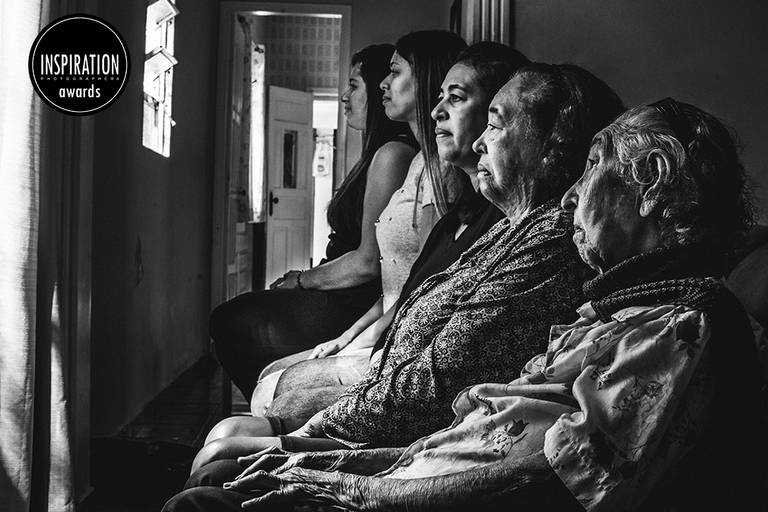 Fotografofotografa mais premiada da baixada santista santos sao vicente e praia grande com fotografias impactantes e sensiveis. Fotografa representante da região no país e no mundo.