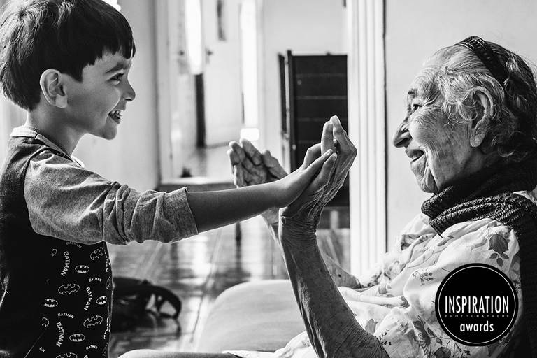 Fotografofotografa mais premiada da baixada santista santos sao vicente e praia grande com fotografias impactantes e sensiveis. Fotografa representante da região no país e no mundo.