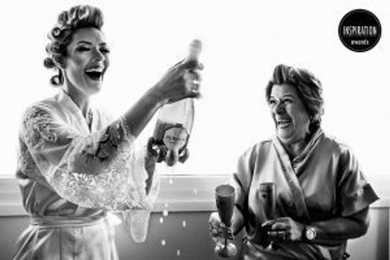 Fotografa de santos na baixada santista mais premiada da regiao com premios internacionais em fotografia de casamento. Melhor fotografa de santos com premios internacionais 