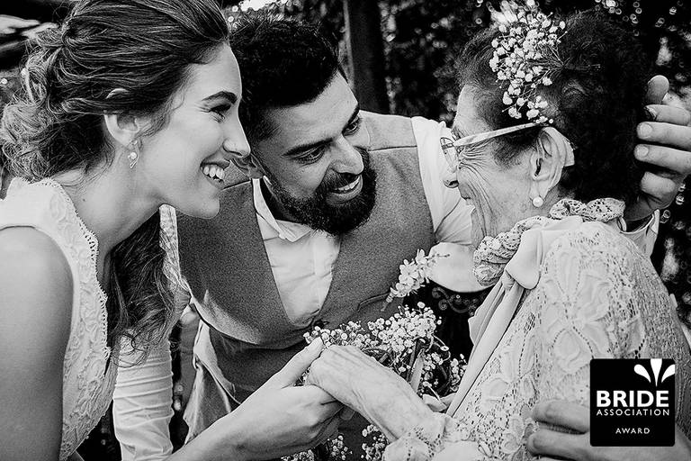 Fotografofotografa mais premiada da baixada santista santos sao vicente e praia grande com fotografias impactantes e sensiveis. Fotografa representante da região no país e no mundo.