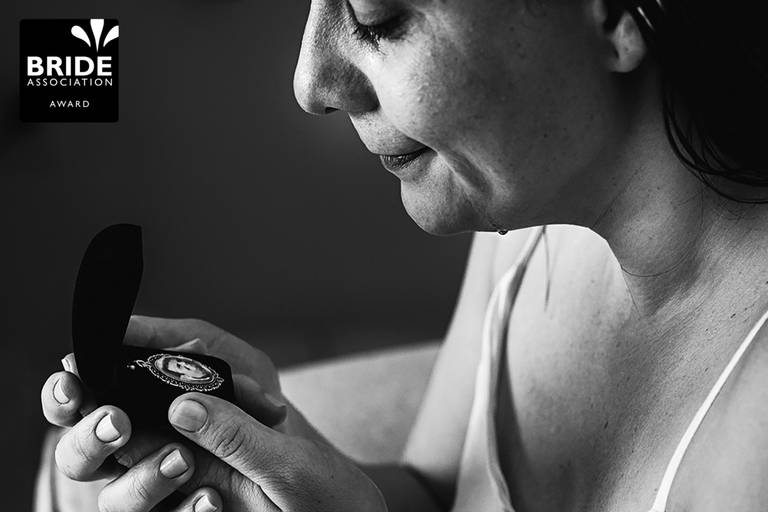 Uma das fotografas mais prmiadas do mundo Nayara Andrade é especialista em fotografia de pessoas seja retrato, casamentos, corporativos ou comemoracoes. Estilo unico com luz artistica  a fotografa de Santos Sao Paulo é destaque em territorio nacional 