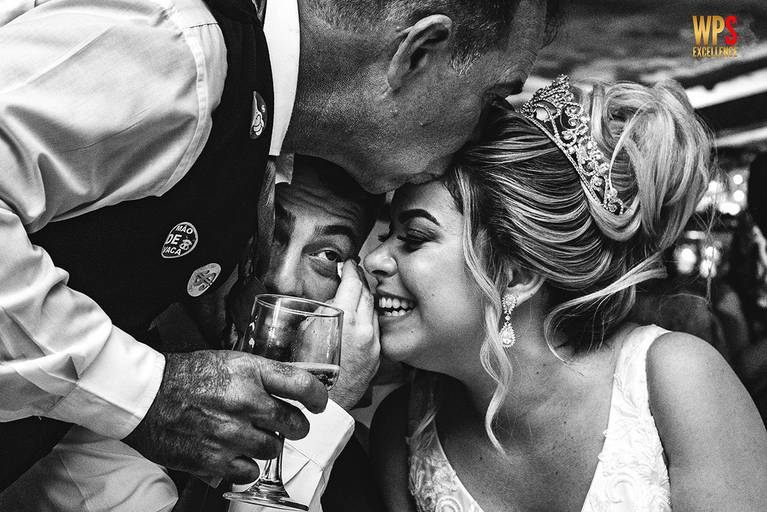 Fotografa de santos na baixada santista mais premiada da regiao com premios internacionais em fotografia de casamento. Melhor fotografa de santos com premios internacionais Uma das fotografas mais premiadas do mundo meninanay