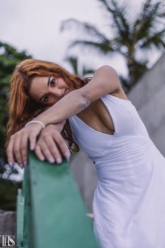 mulher deitada ensaio feminino praia - fotografa em sp sbc