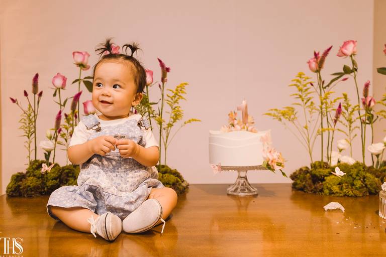 bebê na mesa do bolo festa infantil - fotografa em sp sbc