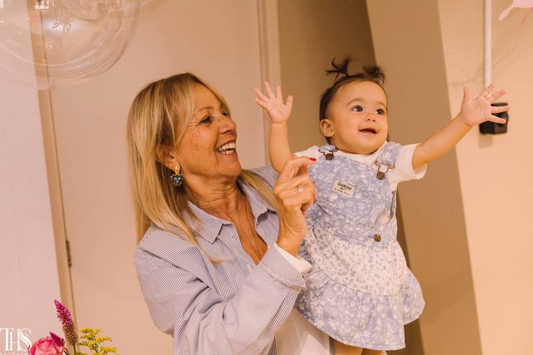 bebê no colo de convidada - fotografa em sp sbc