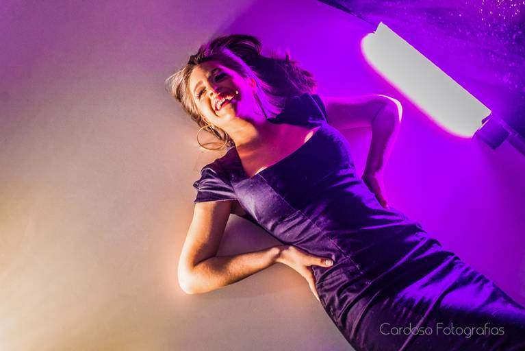 ensaio diferente com led lilas