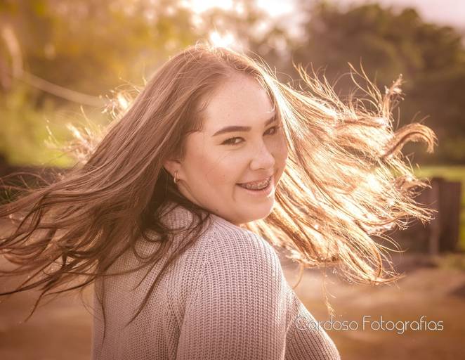 fotografia com cabelos ao vento foto contra luz fotografa blumenau
