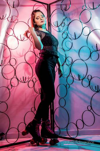 foto com fundo rosa e azul ensaio teen