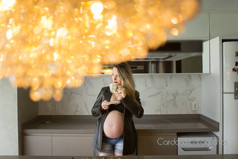 Ensaio de gestação lifestyle em Blumenau na casa da gravida