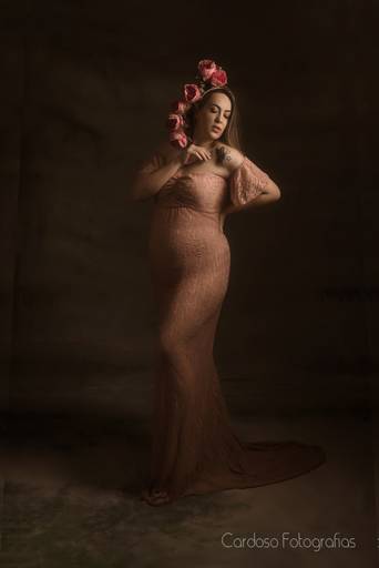 ensaio de gestante diferente com flores