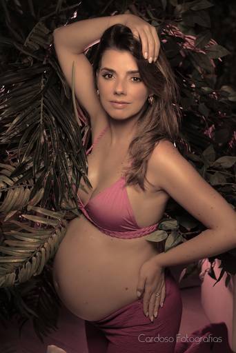 fotos com parede verde de gestante