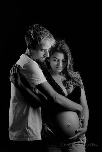 Ensaio de gestante em estúdio