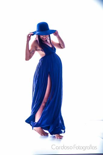 Ensaio de gestante em estúdio