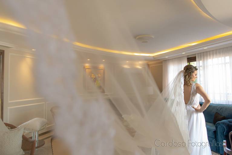 Naking of da noiva em Blumenau em casa. Fotografia: Chandra Cardoso Fotografias