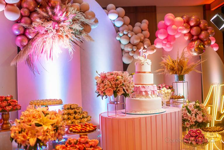 Decoração aniversário 15 anos Gaspar