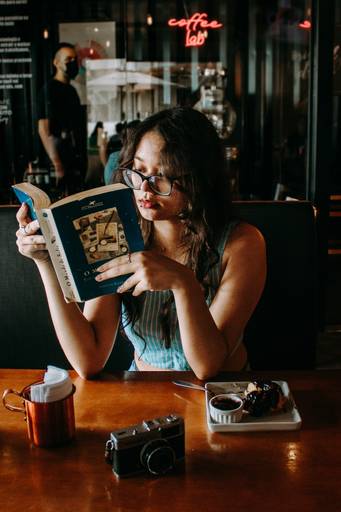 Ensaio Feminino na cafeteria Café Conceito, em Taubaté.