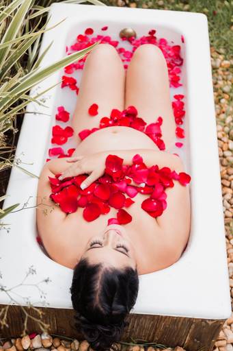 Ensaio fotográfico na Banheira com flores