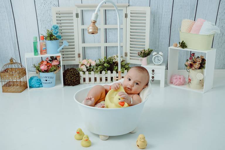 Drica Studio - Drica Studio Fotografias - Xinguara Pará - cenário de banho - fotos de bebe - acompanhamento infantil - mêsvesario - menino - patos - toalhas 