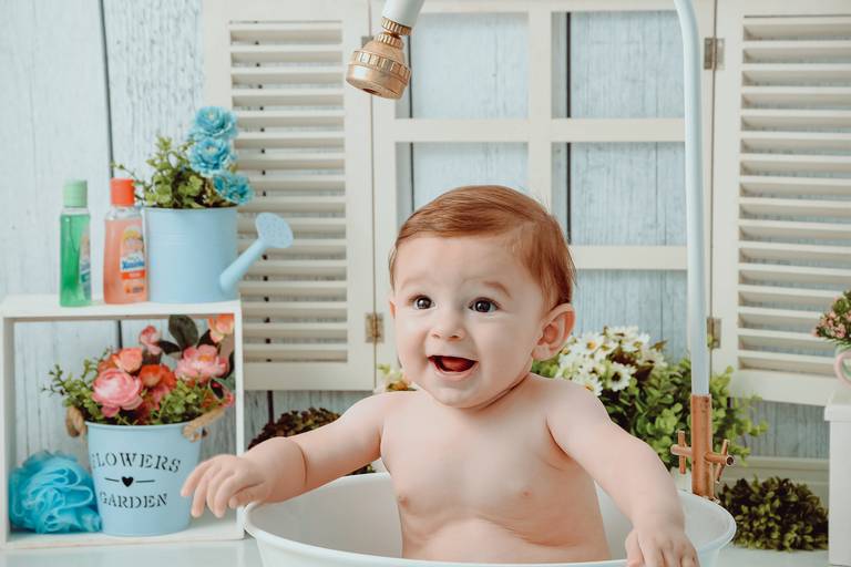 Drica Studio - Drica Studio Fotografias - Xinguara Pará - ensaio cenário de banho - Studio - acompanhamento mensal - infantil - bebes - banheira - patos - menino 