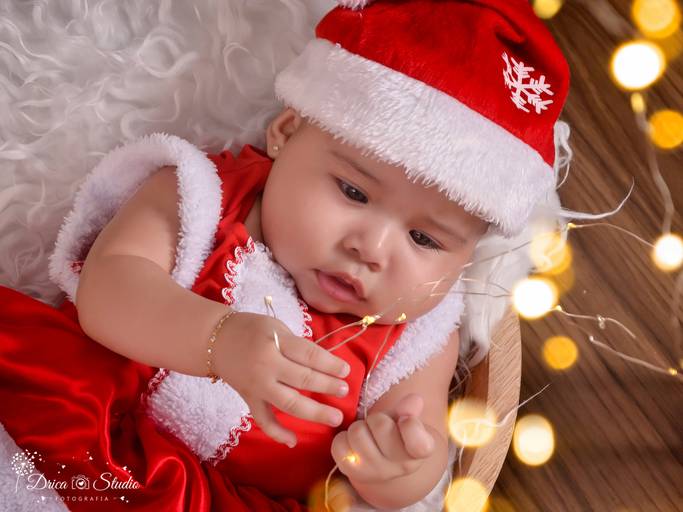 Ensaio de Natal- Presente de Natal- Meu Primeiro Natal-Fotografa de família-bebê com o pisca pisca-newborn-sessão de Natal-infantil-acompanhamento-Drica Studio fotografia-fotógrafa em Xinguara-Fotografa de bebês-Pará.