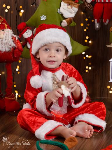 Ensaio de Natal- Presente de Natal- Meu Primeiro Natal-Fotografa de família-vestido de papai noel-newborn-sessão de Natal-infantil-acompanhamento-Drica Studio fotografia-fotógrafa em Xinguara-Fotografa de bebês-Pará.