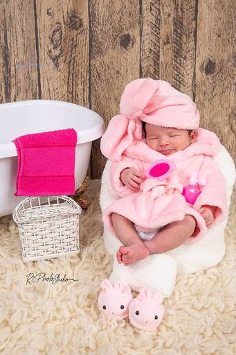 Foto de bebezinha em um mini spa