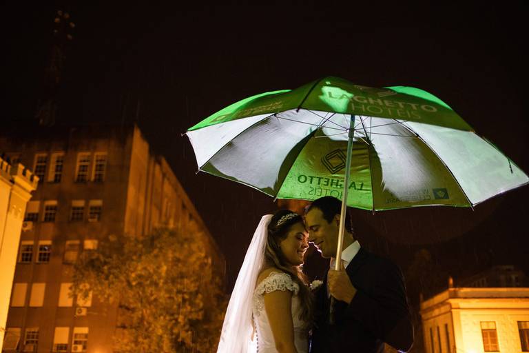 guarda-chuva-noivos