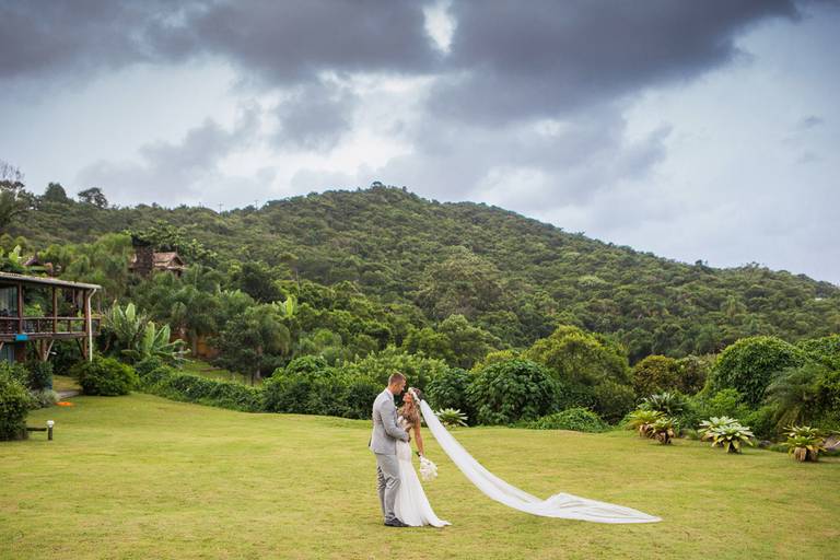 noivos-praia-do-rosa