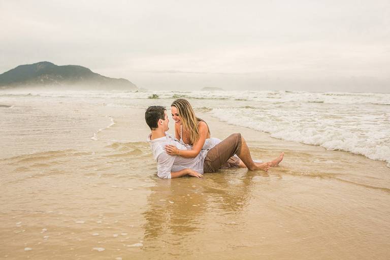 ensaio-noivos-no-mar