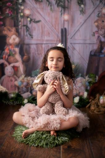 Cinthia Toledo, fotógrafa, mini sessão, pascoa, pascoa 2021, Malden-MA, fotografia infantil, cenário páscoa, ensaio fotográfico infantil, menina